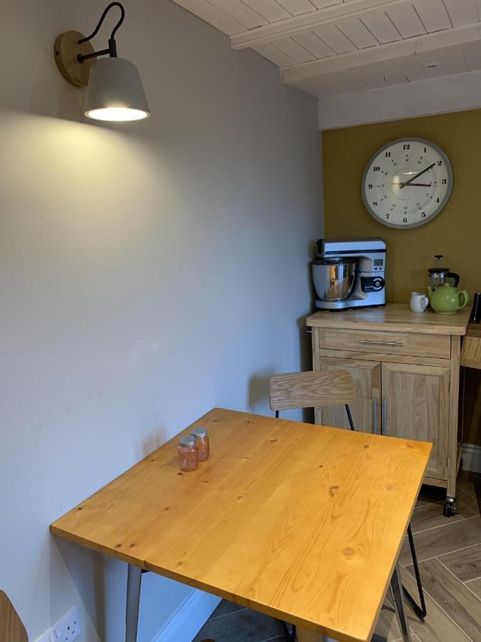 Min-Y-Fford Sleeps 6 Plus Pet Newport  Eksteriør bilde