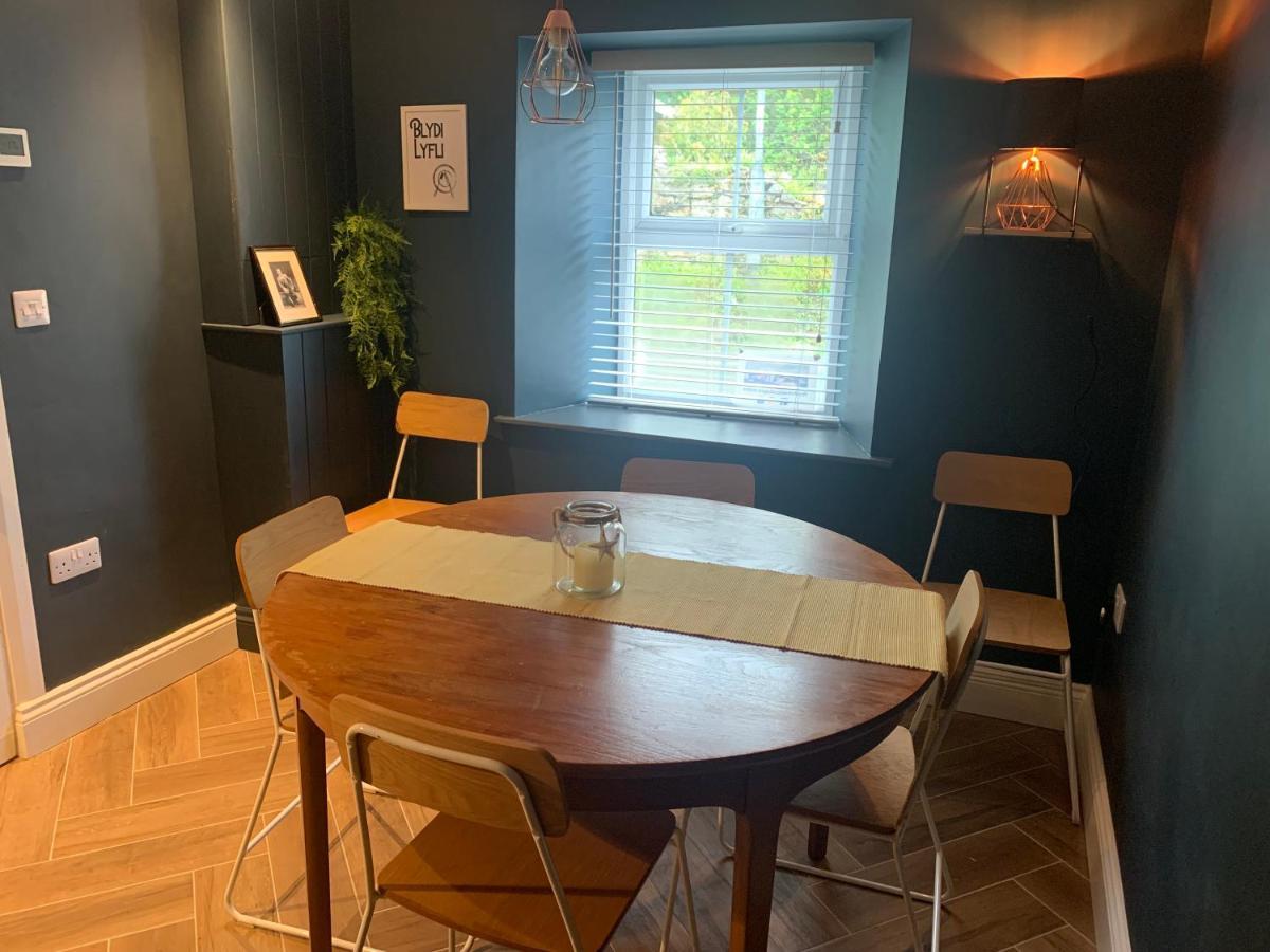 Min-Y-Fford Sleeps 6 Plus Pet Newport  Eksteriør bilde