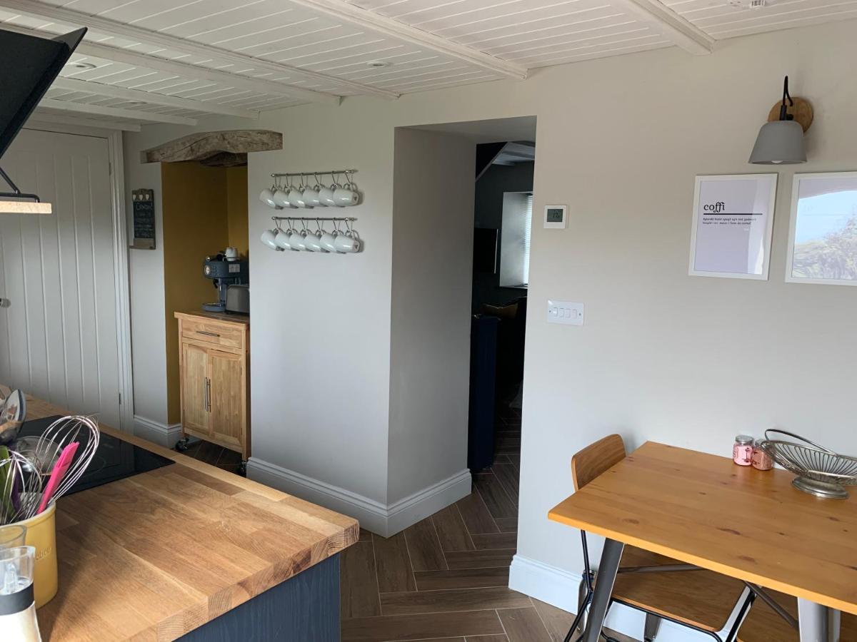 Min-Y-Fford Sleeps 6 Plus Pet Newport  Eksteriør bilde