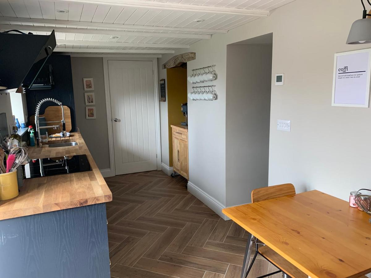 Min-Y-Fford Sleeps 6 Plus Pet Newport  Eksteriør bilde